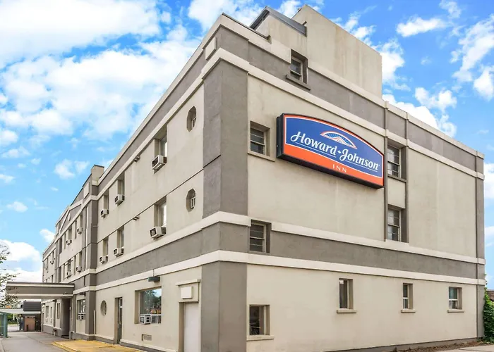 Cheap hotel: Howard Johnson By Wyndham Toronto Downtown West